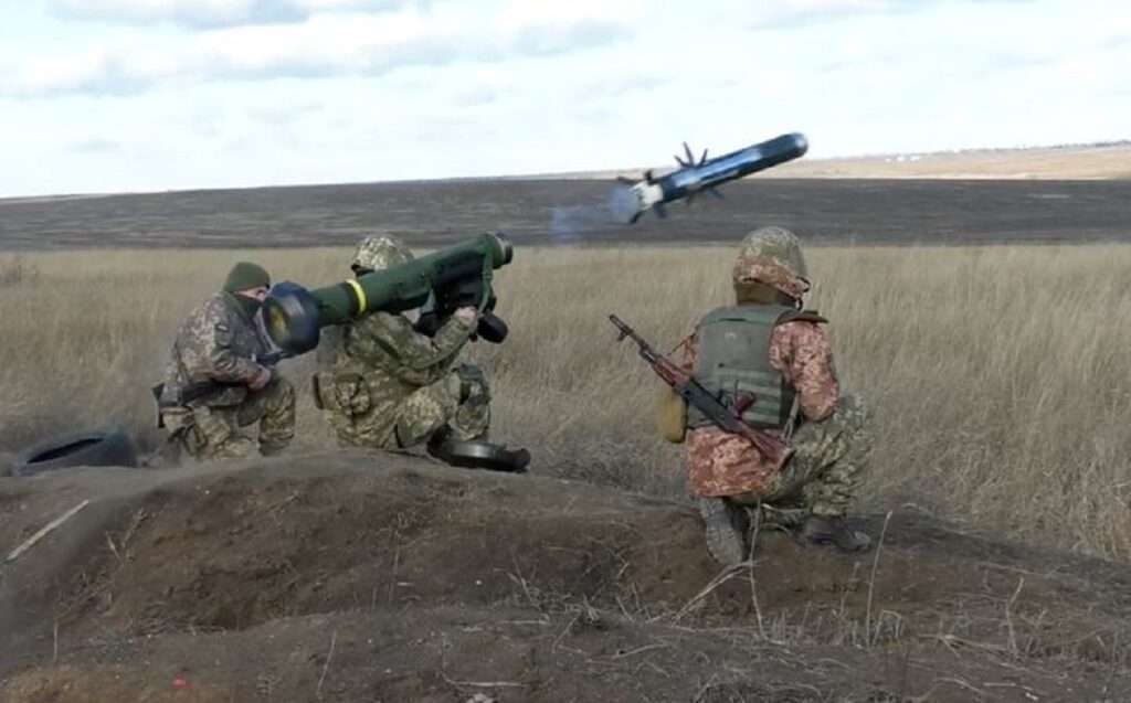 Πύραυλοι Javelin: Ποιο είναι το όπλο στο οποίο «ποντάρει» η Δύση για να στηρίξει την Ουκρανία και γιατί
